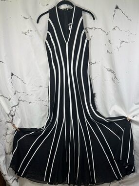 Tadashi Shoji Sleeveless Evening Dress Maxi V-Neck Fit & Flare Vertical Stripes